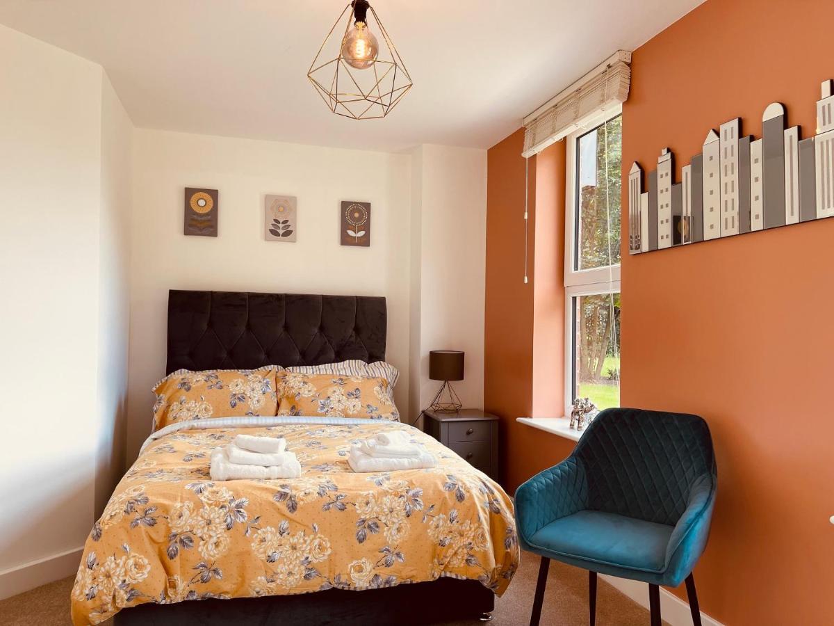 Cheerful 2-Bed Townhouse In Wakefield With Parkingヴィラ エクステリア 写真