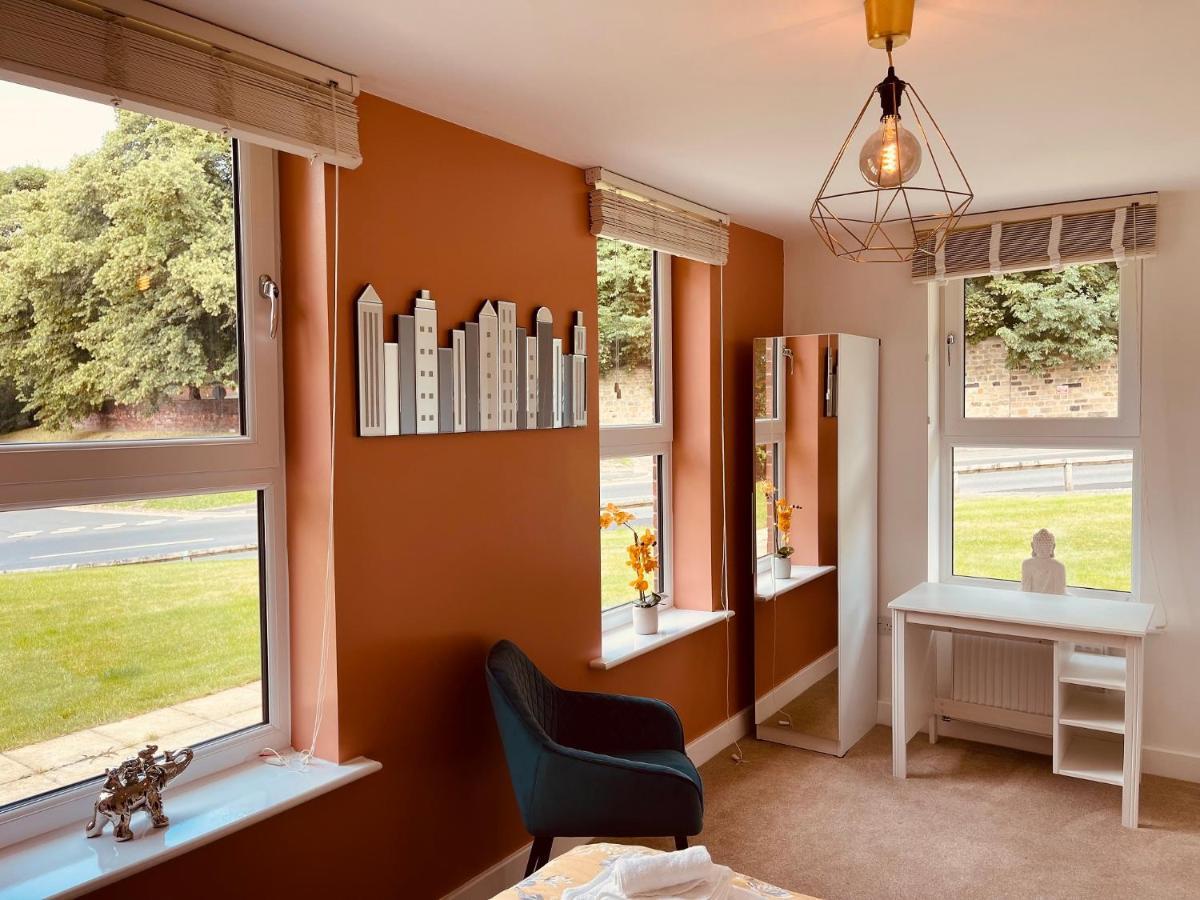 Cheerful 2-Bed Townhouse In Wakefield With Parkingヴィラ エクステリア 写真