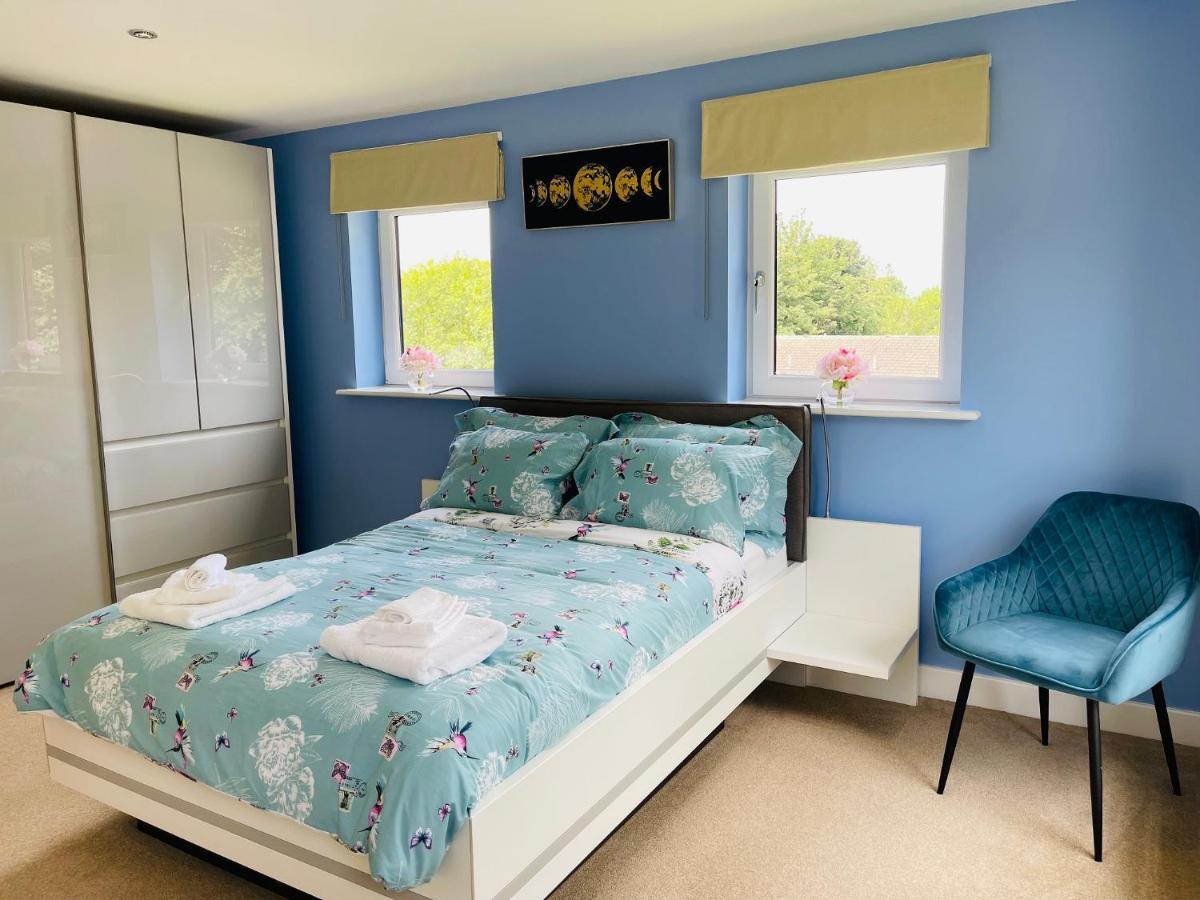 Cheerful 2-Bed Townhouse In Wakefield With Parkingヴィラ エクステリア 写真