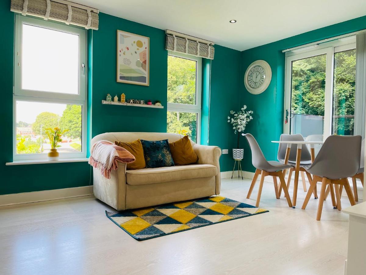 Cheerful 2-Bed Townhouse In Wakefield With Parkingヴィラ エクステリア 写真