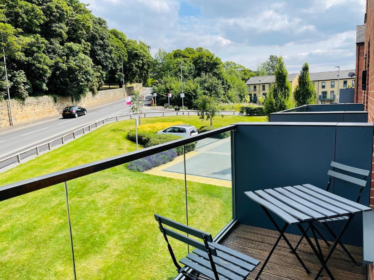 Cheerful 2-Bed Townhouse In Wakefield With Parkingヴィラ エクステリア 写真